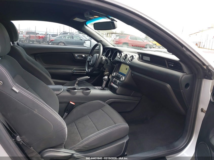 2016 Ford Mustang V6