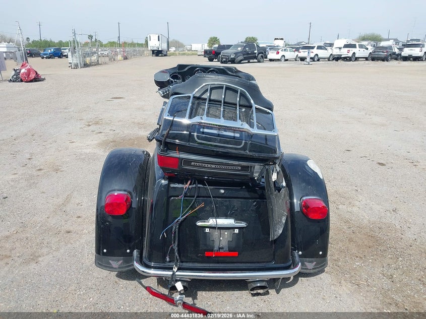 2010 Harley-Davidson Flhtcutg VIN: 1HD1MAM14AB852194 Lot: 44431836