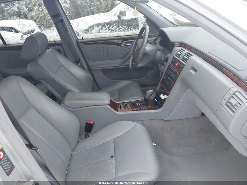 2001 Mercedes-Benz E 320 4M