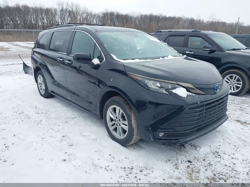 2022 Toyota Sienna Xle Woodland Edition