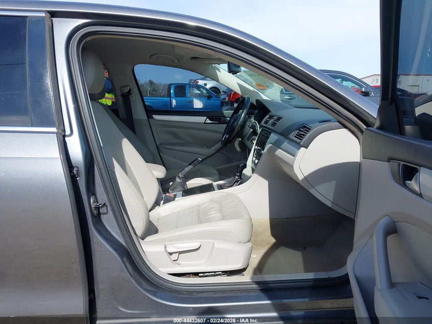 2012 Volkswagen Passat 2.5L Se