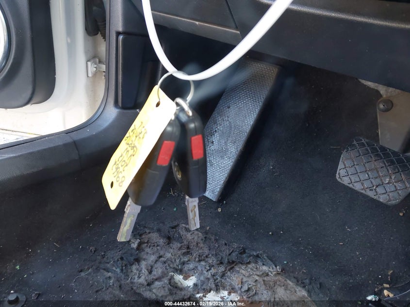 2012 Volkswagen Beetle 2.5L VIN: 3VWJP7AT3CM656189 Lot: 44432674