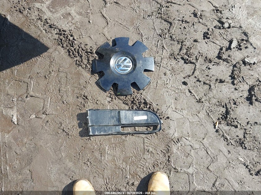 2012 Volkswagen Beetle 2.5L VIN: 3VWJP7AT3CM656189 Lot: 44432674