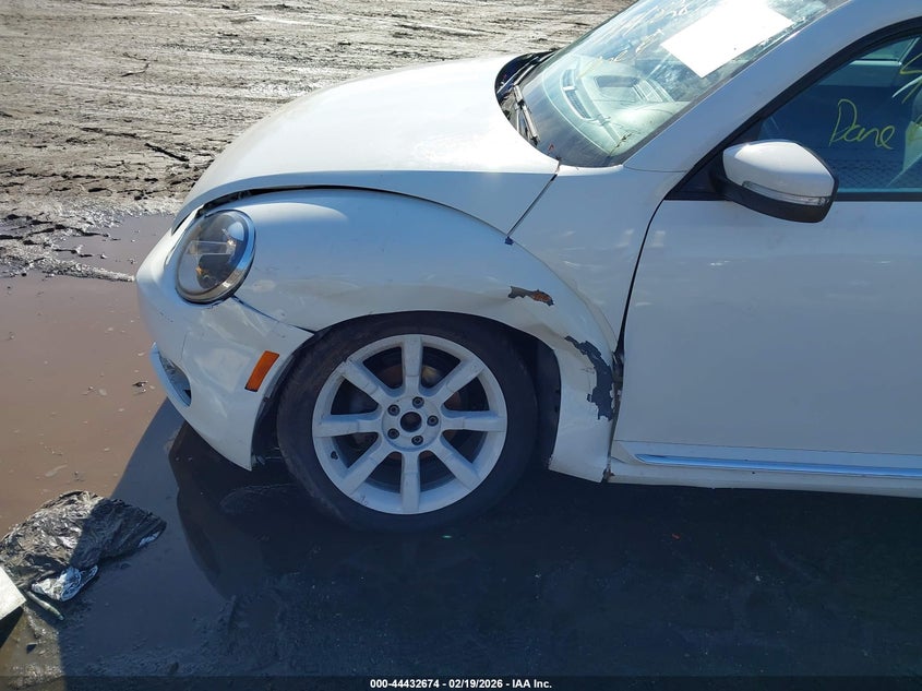 2012 Volkswagen Beetle 2.5L VIN: 3VWJP7AT3CM656189 Lot: 44432674