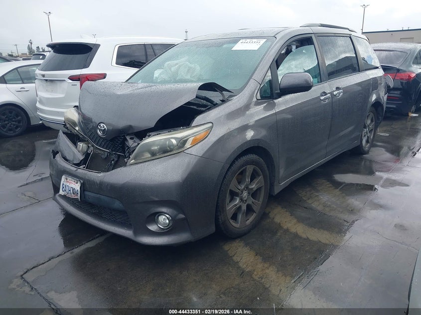 2017 Toyota Sienna Se 8 Passenger