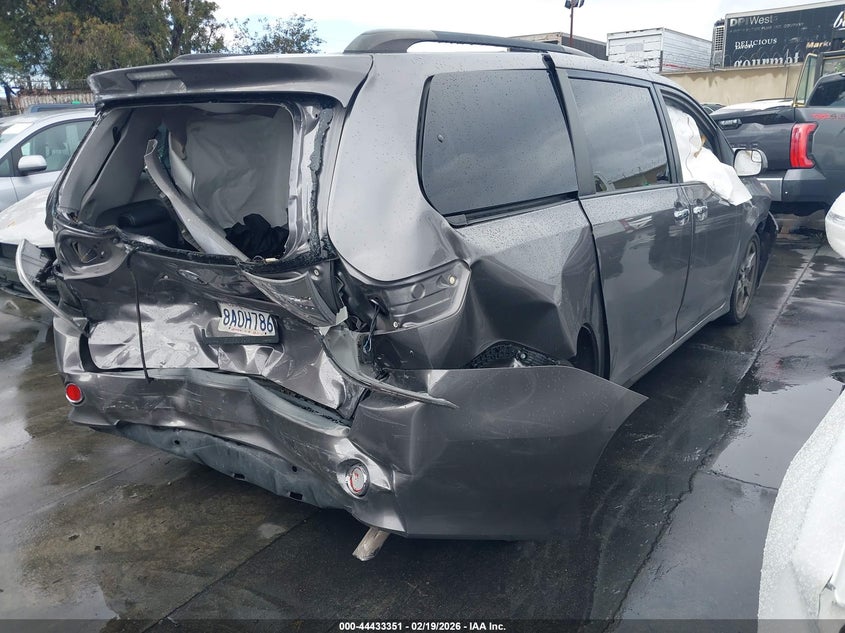 2017 Toyota Sienna Se 8 Passenger