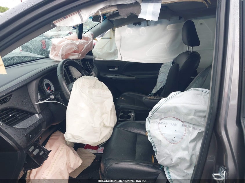 2017 Toyota Sienna Se 8 Passenger