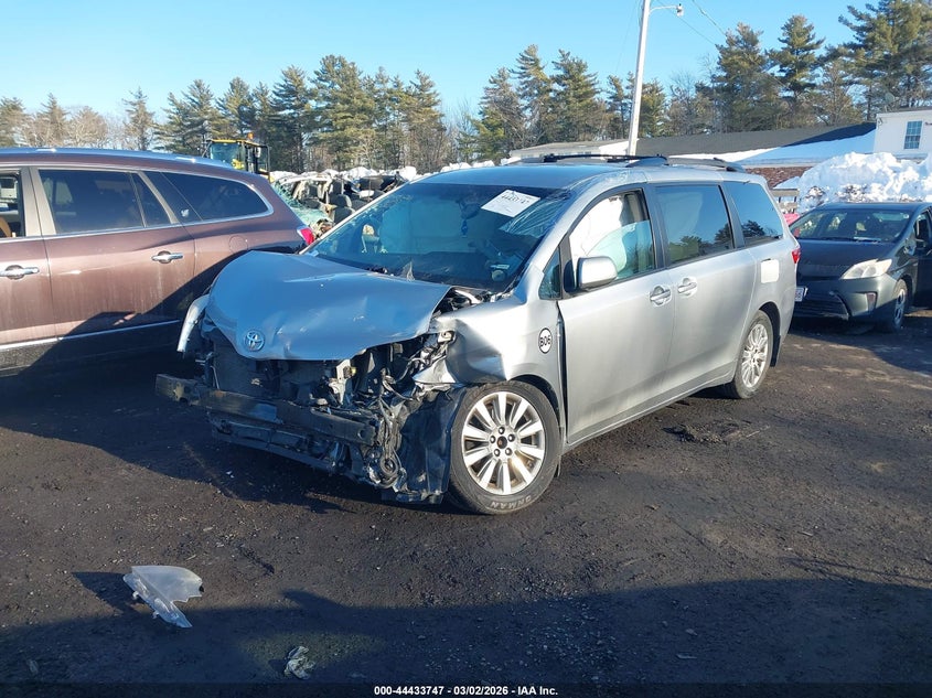 2016 Toyota Sienna Le 7 Passenger