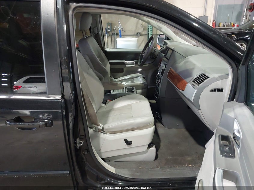 2008 Chrysler Town & Country Touring