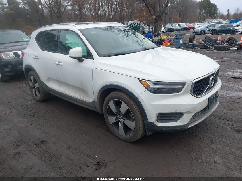 2020 Volvo Xc40 T5 Momentum