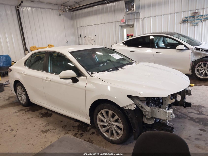 4T1C11AK9NU679388 2022 Toyota Camry Le auction photo 1