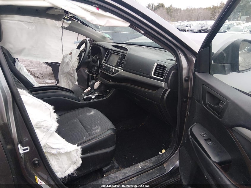 2016 Toyota Highlander Le Plus V6