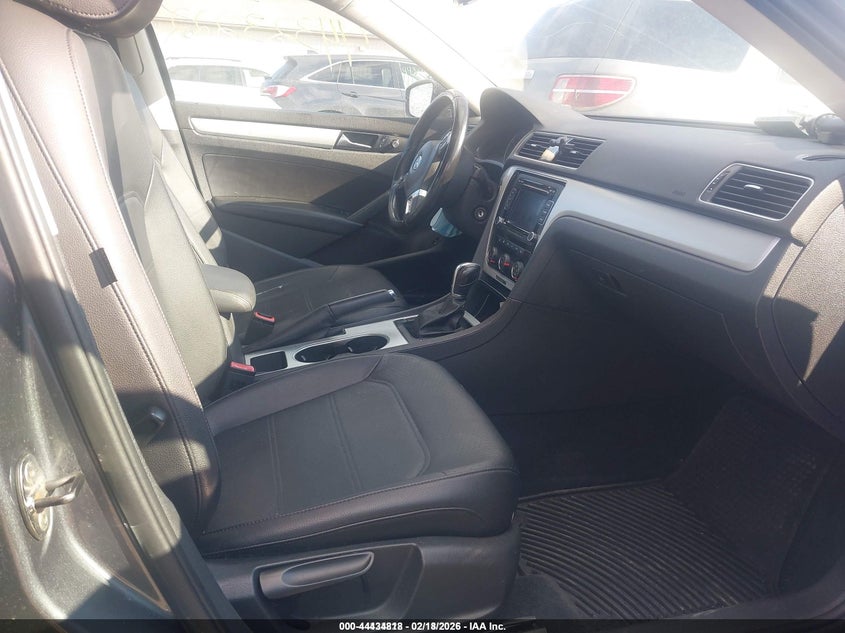 2013 Volkswagen Passat 2.5L Se