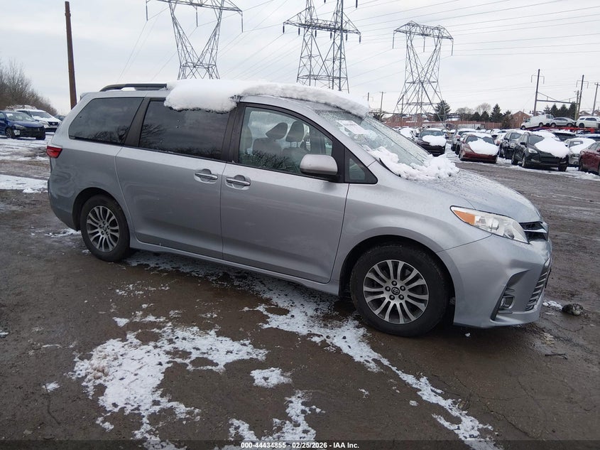 2018 Toyota Sienna Xle 8 Passenger