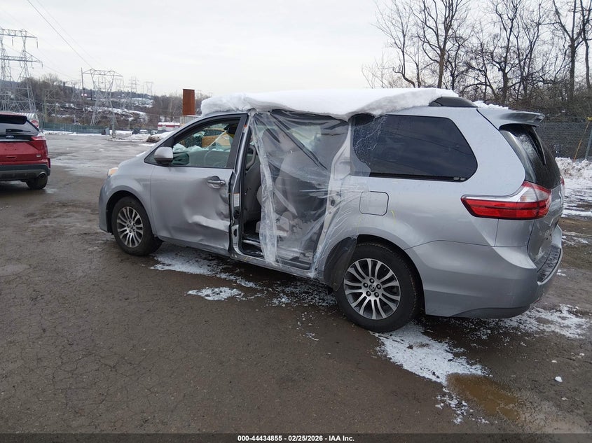 2018 Toyota Sienna Xle 8 Passenger