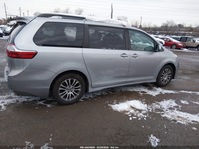 2018 Toyota Sienna Xle 8 Passenger