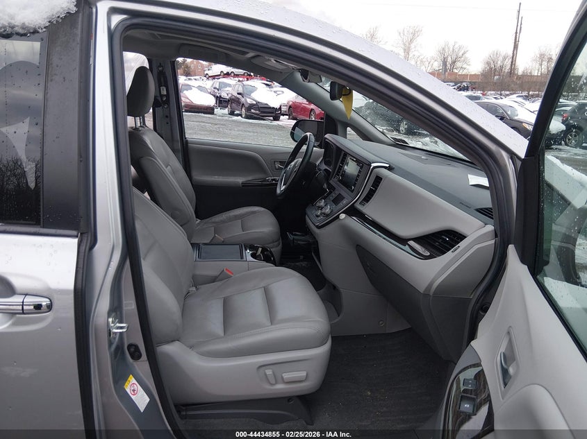 2018 Toyota Sienna Xle 8 Passenger