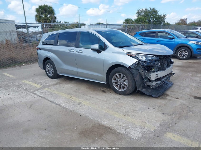2025 Toyota Sienna Le