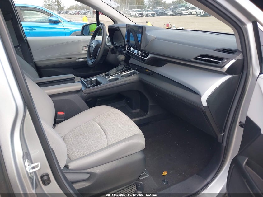 2025 Toyota Sienna Le