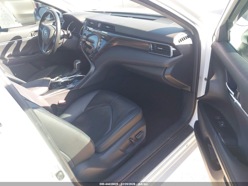 2020 Toyota Camry Xle Hybrid