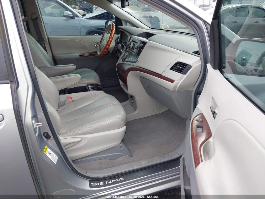 2011 Toyota Sienna Xle V6