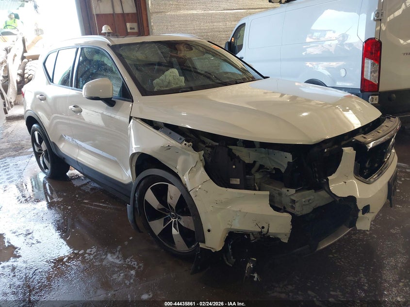 2019 VOLVO XC40 T5 MOMENTUM/T5 R-DESIGN