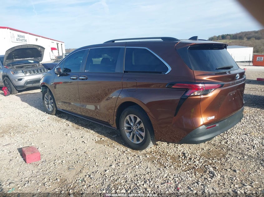 2021 Toyota Sienna Xle