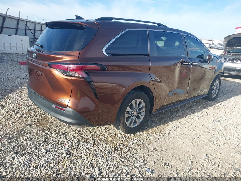 2021 Toyota Sienna Xle