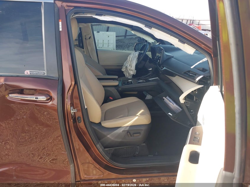 2021 Toyota Sienna Xle