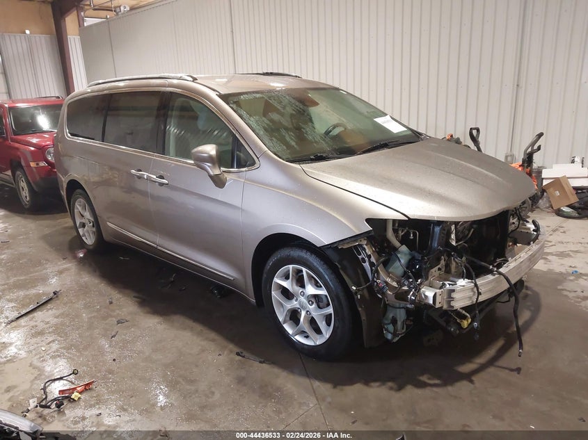 2017 Chrysler Pacifica Touring-L Plus