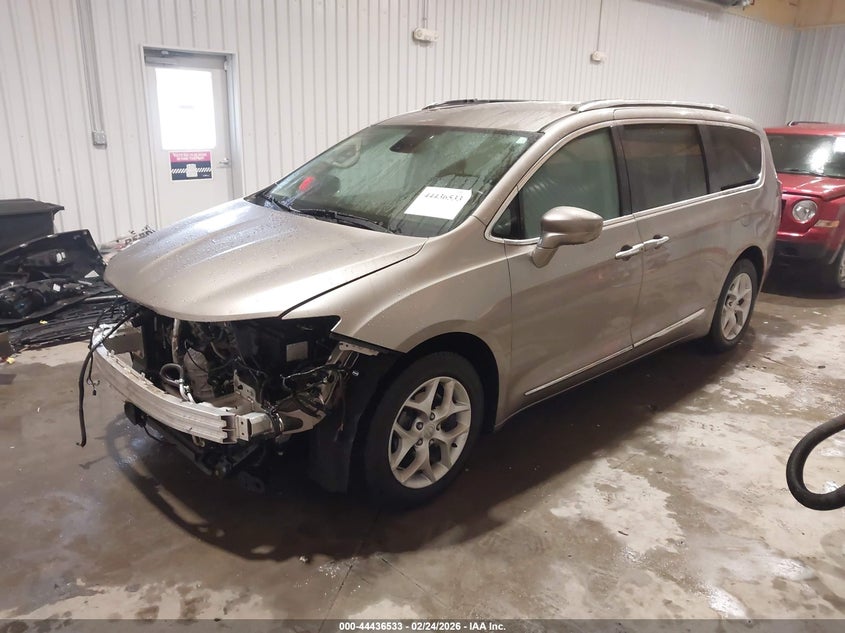 2017 Chrysler Pacifica Touring-L Plus