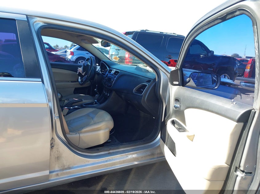 2013 Chrysler 200 Limited