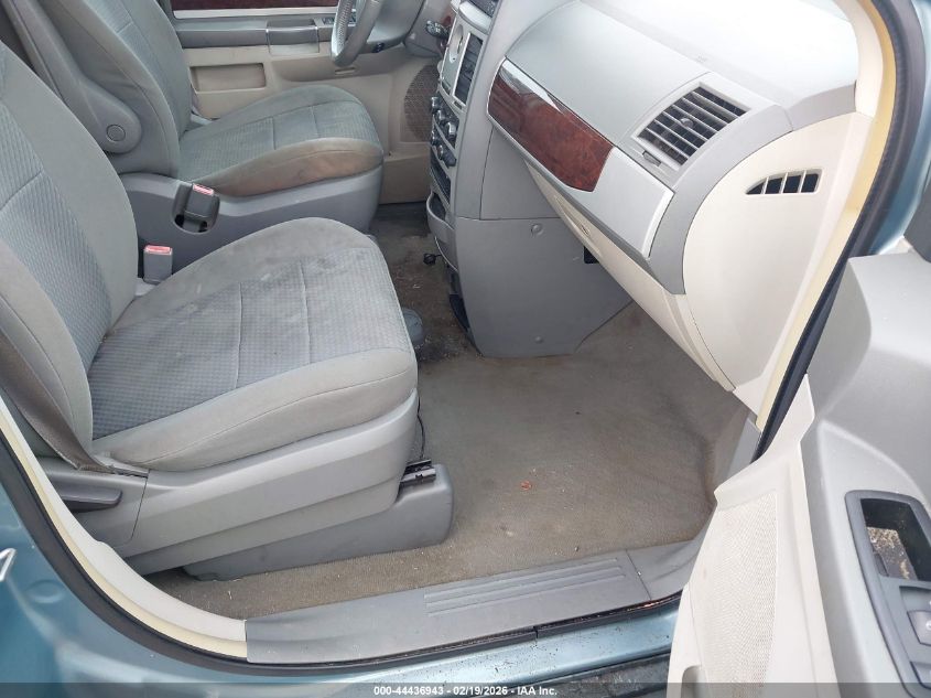 2010 Chrysler Town & Country Touring