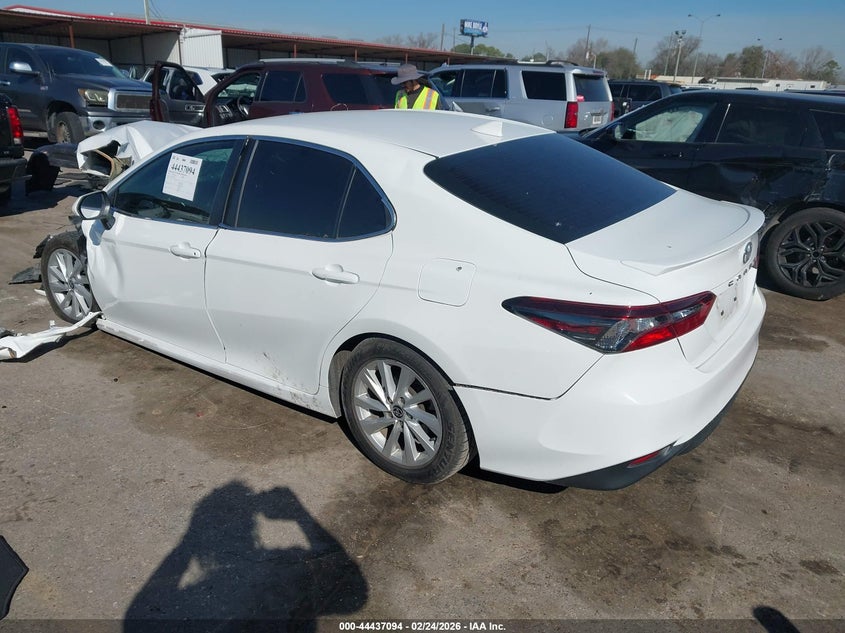 2022 Toyota Camry Le