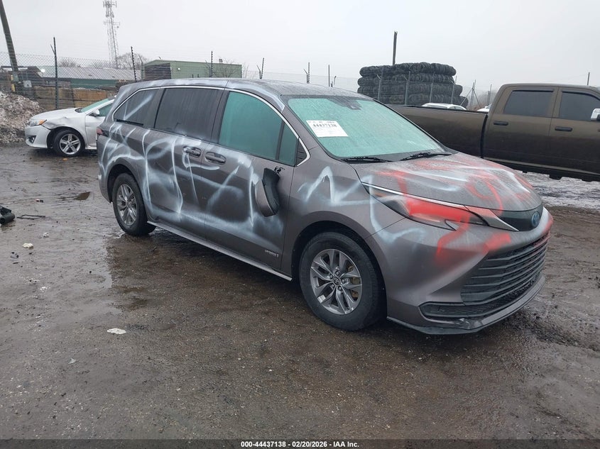 2021 Toyota Sienna Le