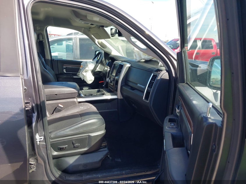 2017 Ram 1500 Laramie 4X4 5'7 Box