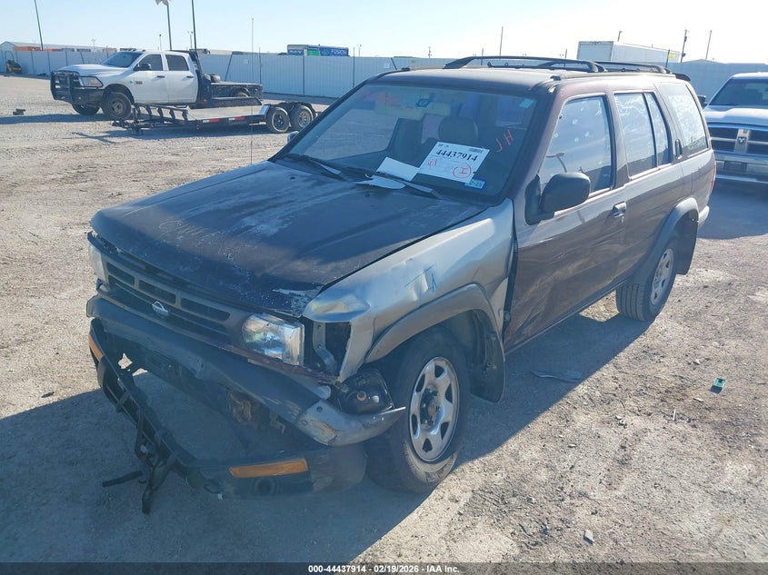 1997 Nissan Pathfinder Le/Xe