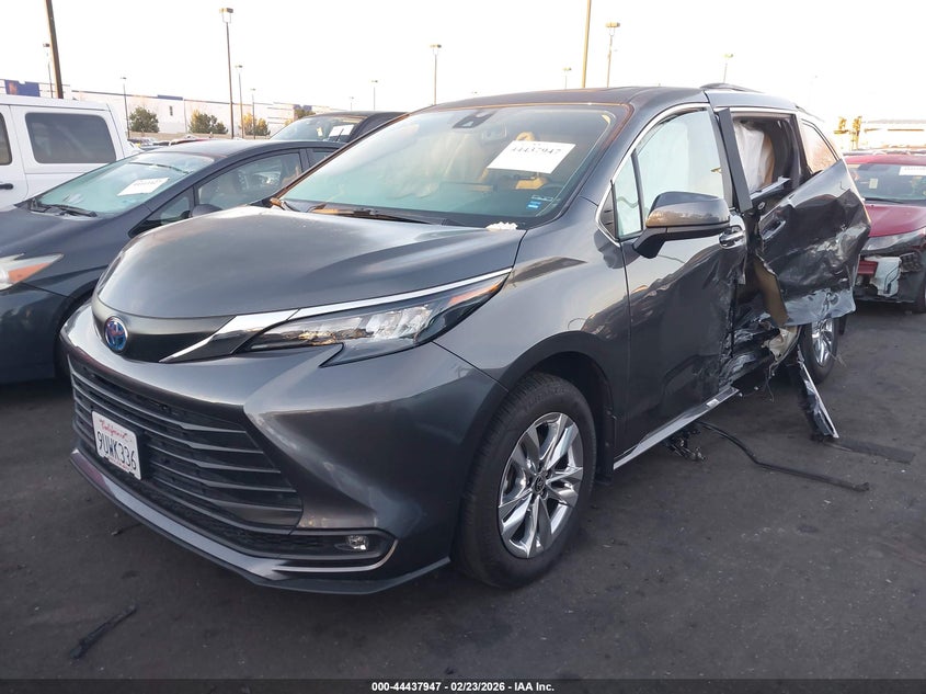 2025 Toyota Sienna Xle