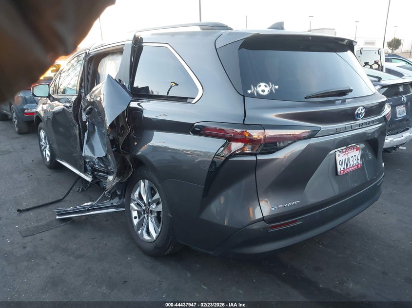 2025 Toyota Sienna Xle