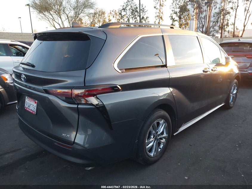2025 Toyota Sienna Xle