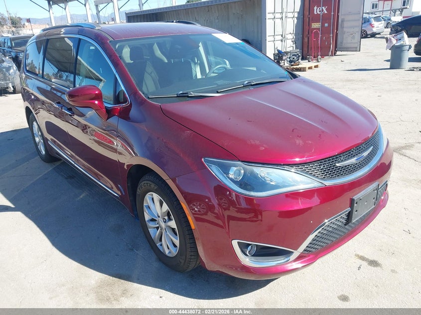 2C4RC1BG2KR587986 2019 Chrysler Pacifica Touring L auction photo 1