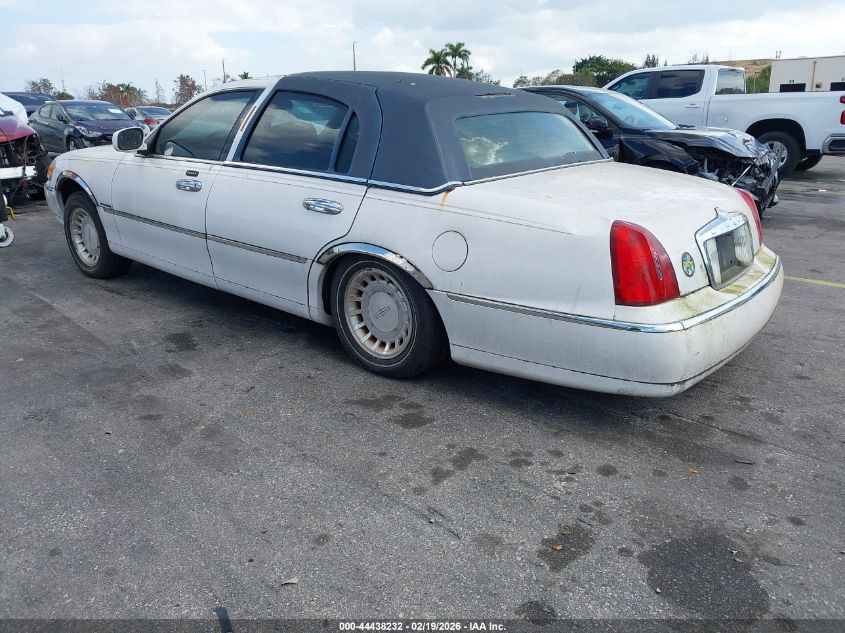 2001 Lincoln Town Car Executive