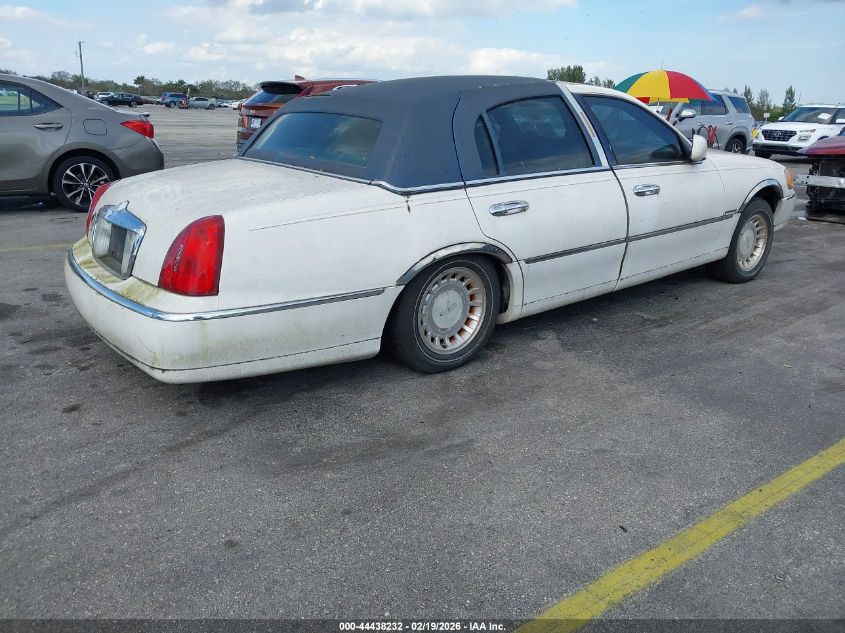 2001 Lincoln Town Car Executive