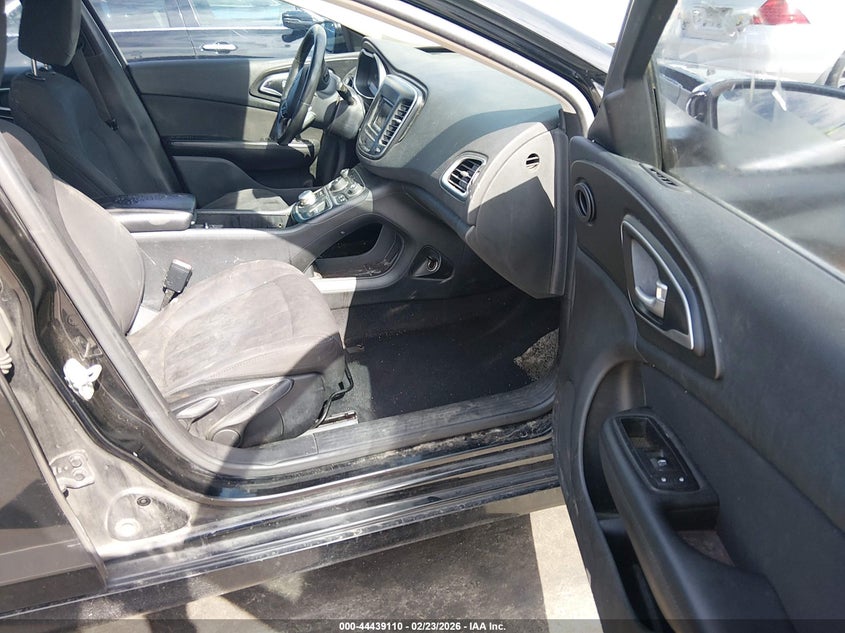 2015 CHRYSLER 200 auction photo 5