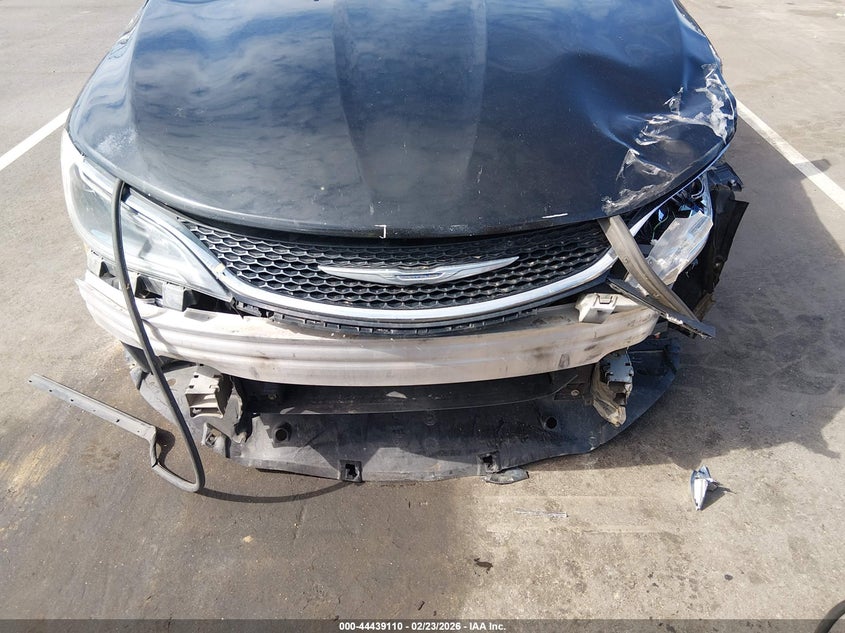 2015 CHRYSLER 200 auction photo 6