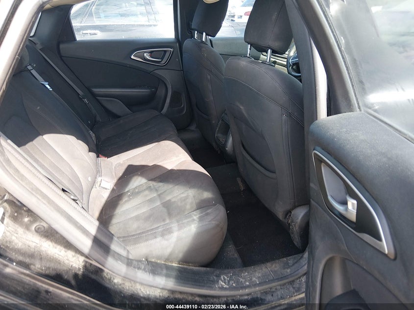 2015 CHRYSLER 200 auction photo 8