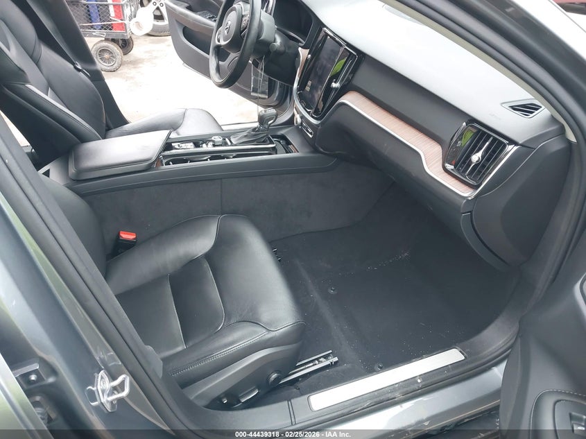 2020 Volvo S60 T5 Momentum