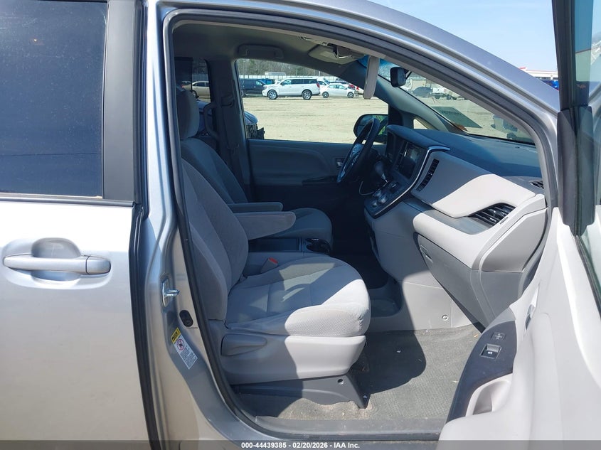 2017 Toyota Sienna Le 8 Passenger