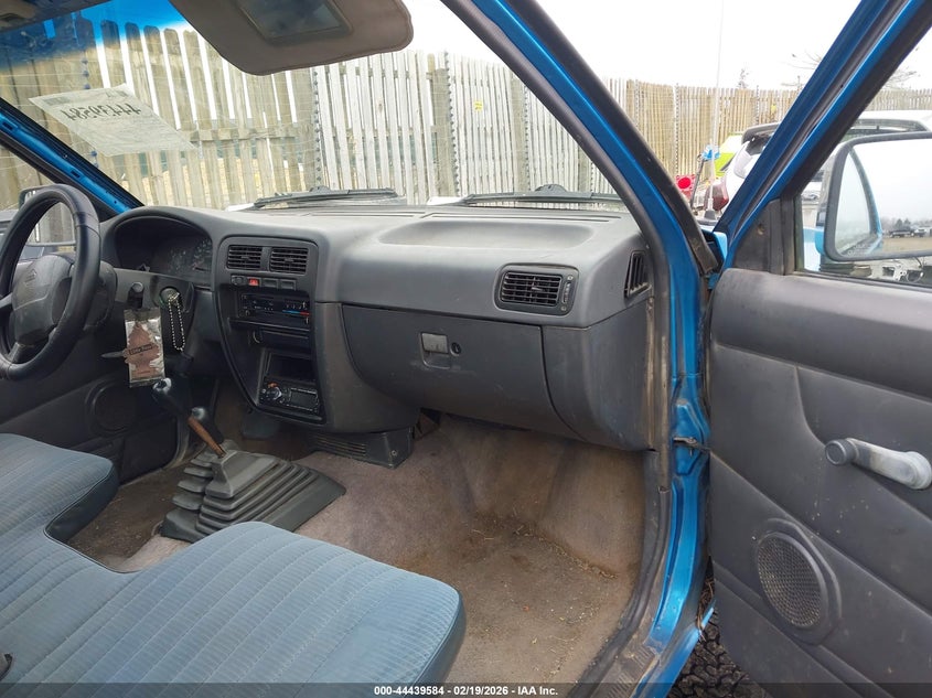 1996 Nissan Truck Xe