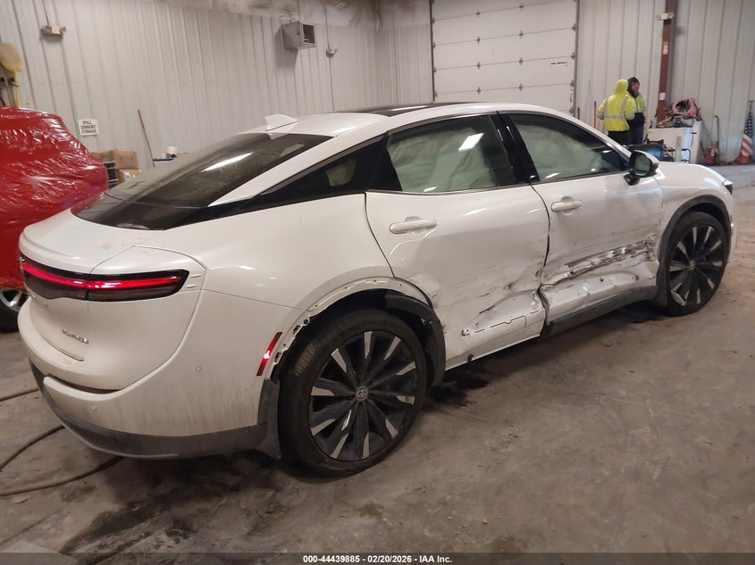 2024 Toyota Crown Platinum